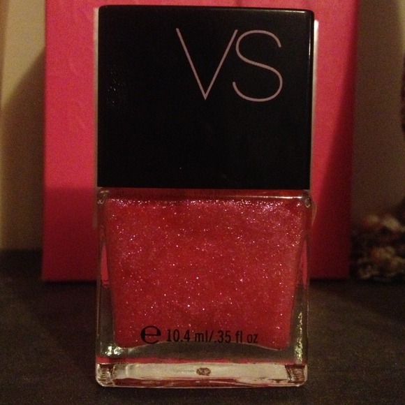 Nail polish VS
