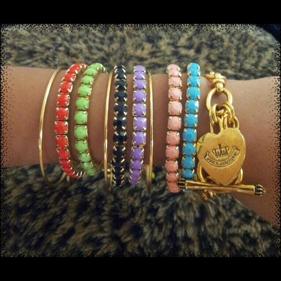 ** SOLD ** Stretchable bangles