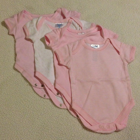 SOLD ⭐⭐ Bundle of Infant Girl's onsies - Picture 1 of 3
