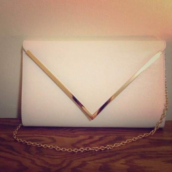 ❌SOLD❌👜ALDO👜 white clutch.