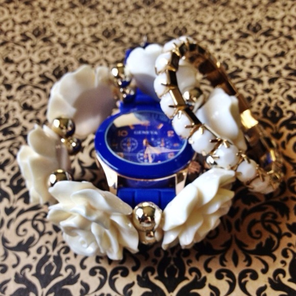 {bundled} - Picture 2 of 4