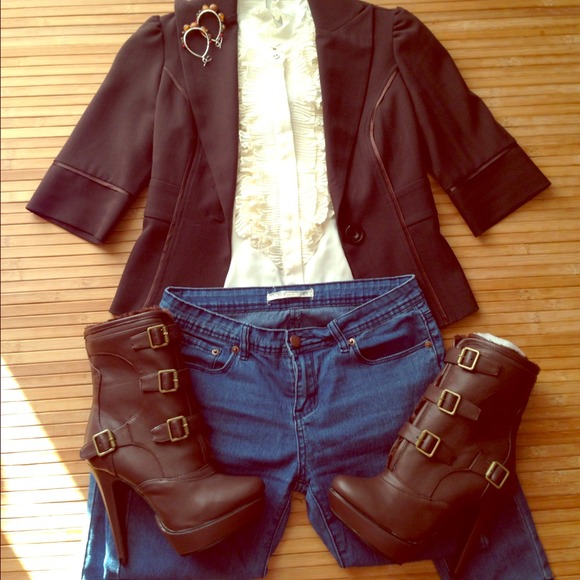 RESERVED FOR hockeykidzmom 🔫🌹Brown boots w/fur