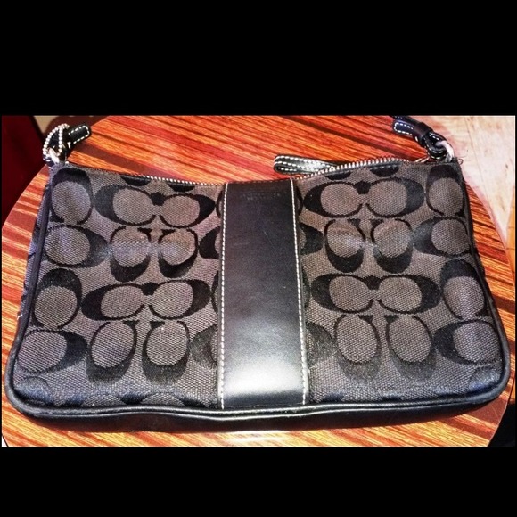 Coach Handbags - 🔴Sale🔴Black coach purse