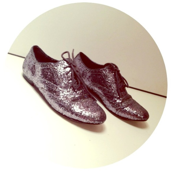 Wild Pair Shoes - 🎉HOST PICK 11/19🎉 Silver Glitter Oxfords✨