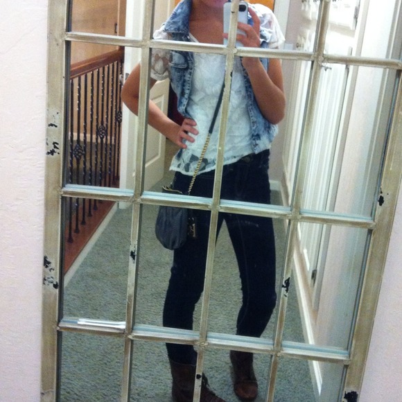 🚫SOLD🚫Hot White Lace Top! - Picture 2 of 3