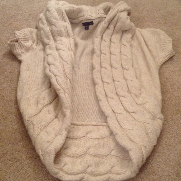 White short sleeved sweater