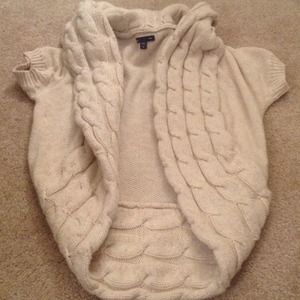 White short sleeved sweater