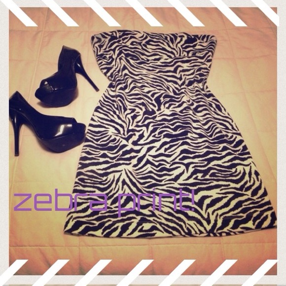 Forever 21 Dresses & Skirts - 💜F21 strapless zebra print dess!