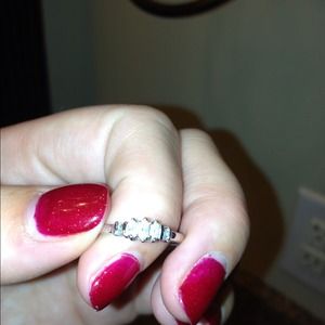 Real white gold with 3 diamonds