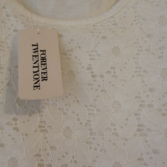 Lace crop top - Picture 2 of 3