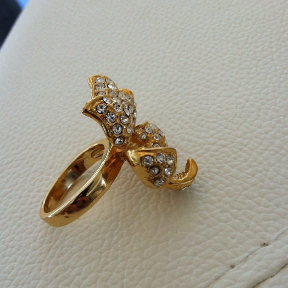 Flower ring - Picture 3 of 7