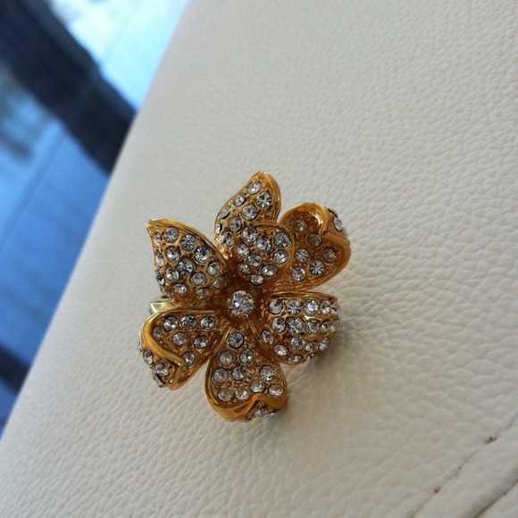 Flower ring - Picture 4 of 7