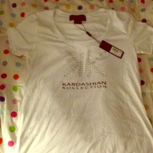 Scoop neck Kardashian Kollection Tee