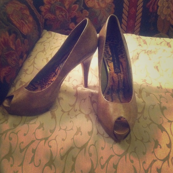 Steve Madden Taupe heels