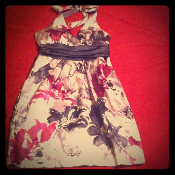 Beautiful dress;)