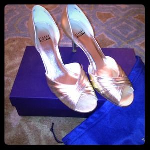 Reduced!   🎉🎉 Stuart Weitzman Pumps. Never Worn!