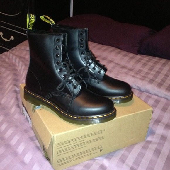 NWT pair of black 1460 Doc martens!