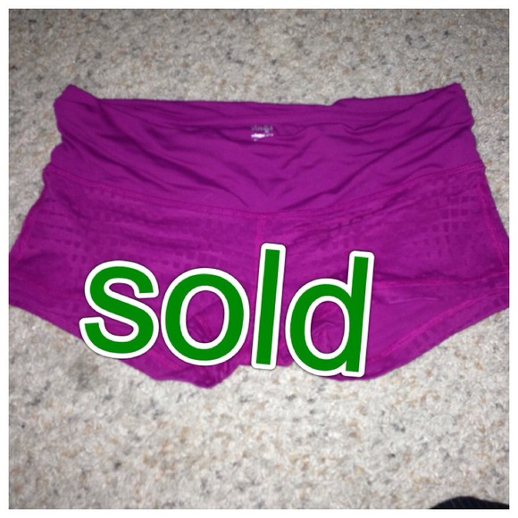Hot yoga shorts sz medium. Perfect for bikram!