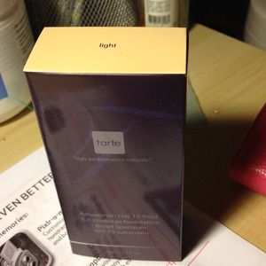 Tarte Amazonian clay 12-hour full coverage light