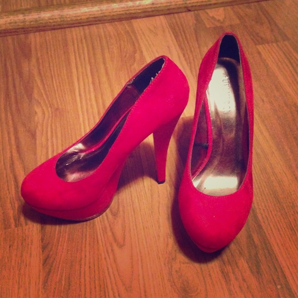 ❤Worn once! Red heels❤ Make an offer!!