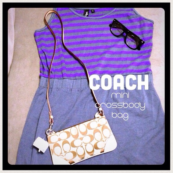 🎀 SOLD!!! Mini Coach shoulder Bag