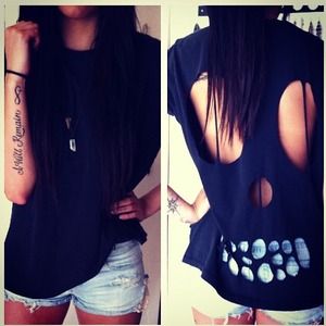 Skull cut out shirt