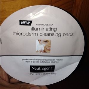 Neutrogena illuminating microderm cleansing pads
