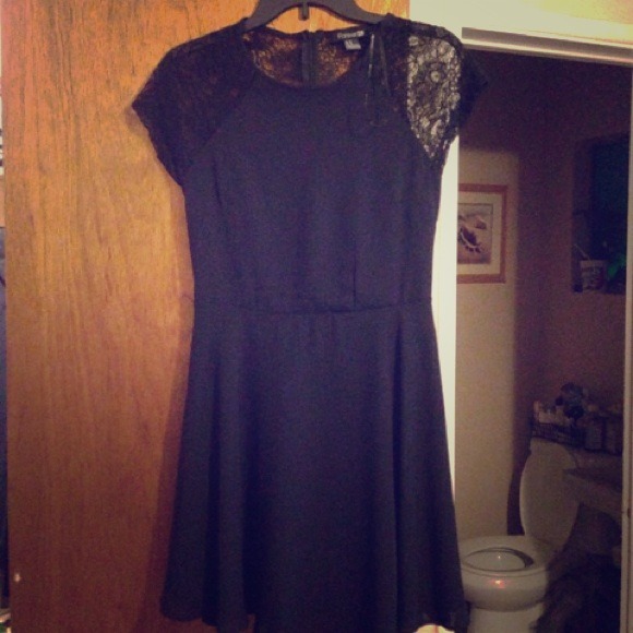 SOLD .....Adorable Lace dress