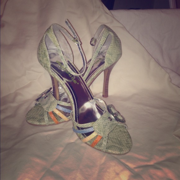 Pastel heels