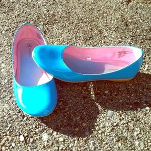 Bright blue Xhilaration flats! 👣