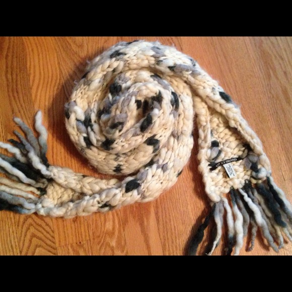 Reduced price:) Lucky Brand knit scarf