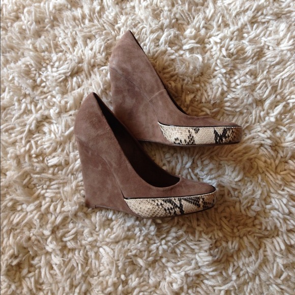 REDUCED!! 🌟HOST PICK 9/7🌟 💯% New Tory Burch - Picture 3 of 4