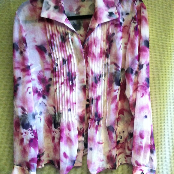 📦SOLD***441. Jones New York Sheer Button Down
