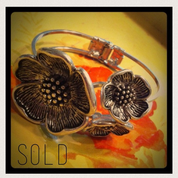 S O L D Poppy cuff - Picture 1 of 1