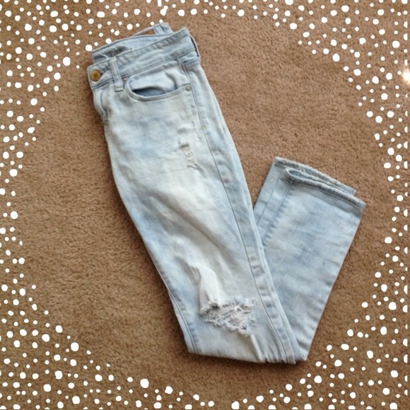 American Eagle cloudy wash distressed skinnies