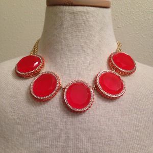 🎉HOST PICK🎉 9/18! Banana Republic Gem Necklace