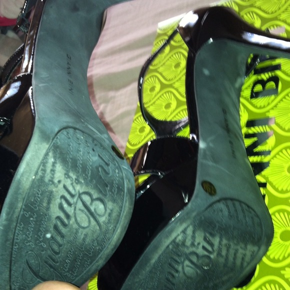 đź’˘Sold Locallyđź’˘ Pumps - Picture 3 of 4