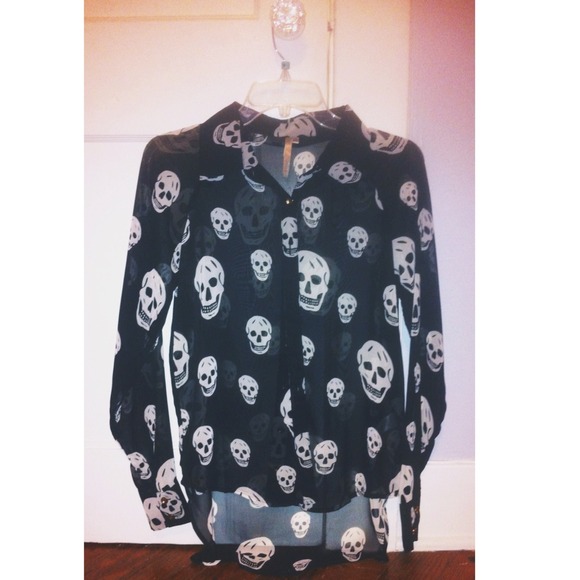 ❌SOLD❌ Sheer skull top