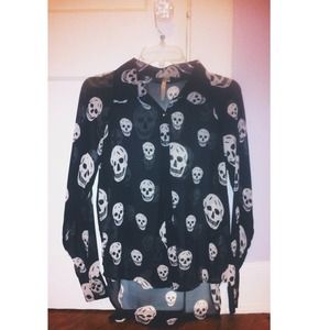 ❌SOLD❌ Sheer skull top