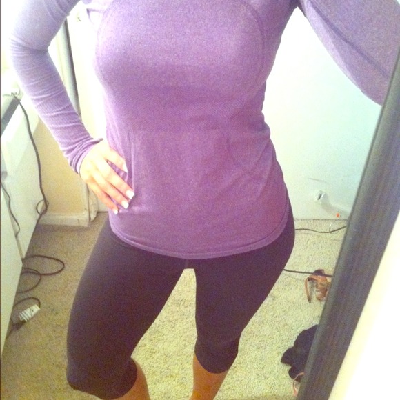 💢SOLD💢LULULEMON CROPS SIZE 8