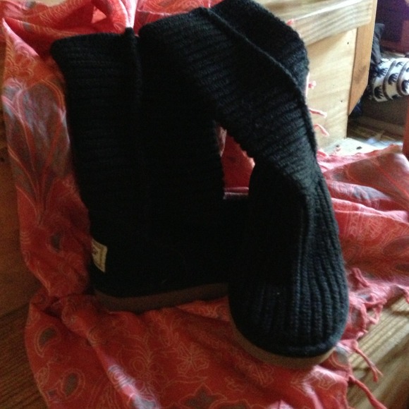 Traded for fossil purse🍄🍄Short Black Uggs🍄🍄🍄