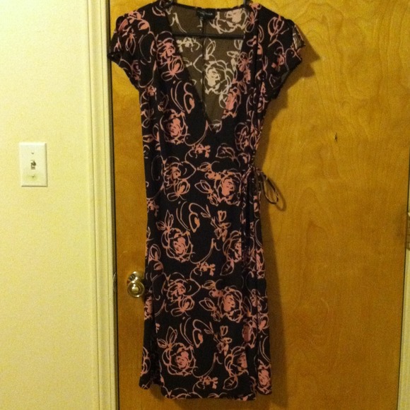Brown and pink wrap dress. - Picture 1 of 2