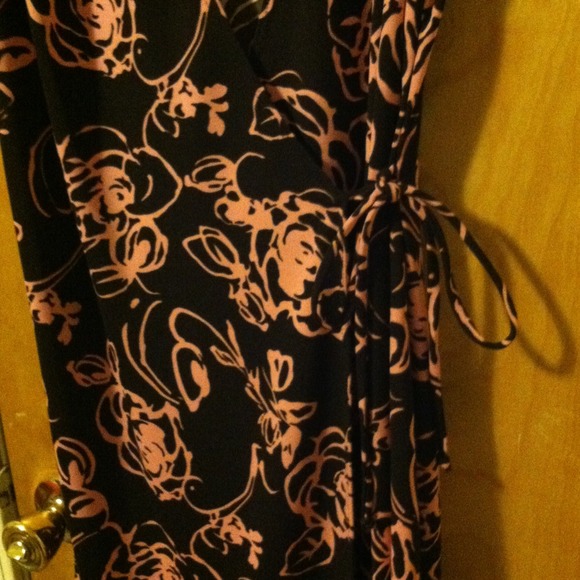 Brown and pink wrap dress. - Picture 2 of 2