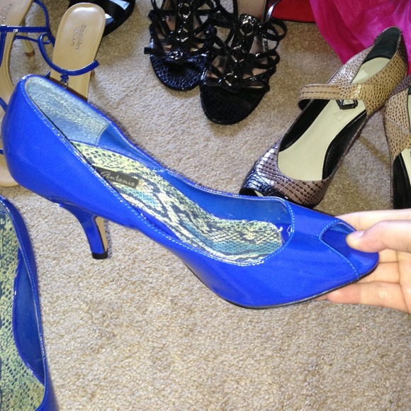 Blue peep toe pumps - Picture 1 of 3