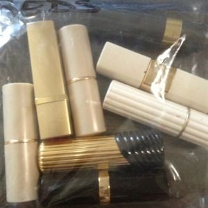 8 Estée Lauder lipsticks