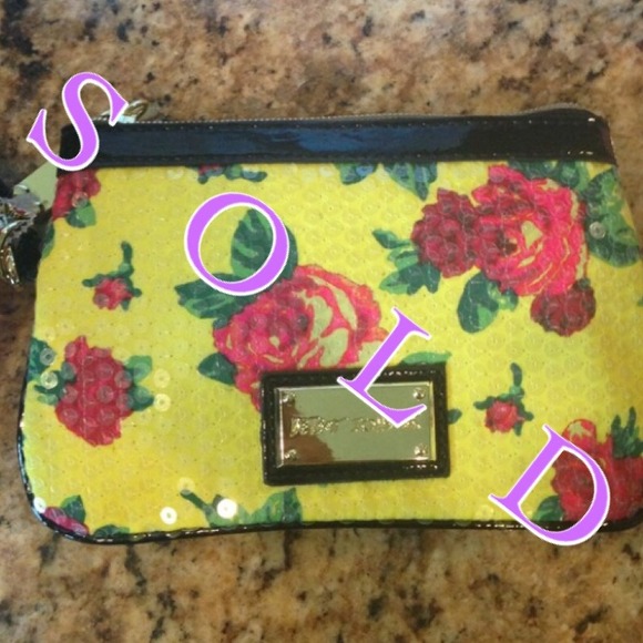 🔴:: S O L D ::🔴 Betsey Johnson Wristlet