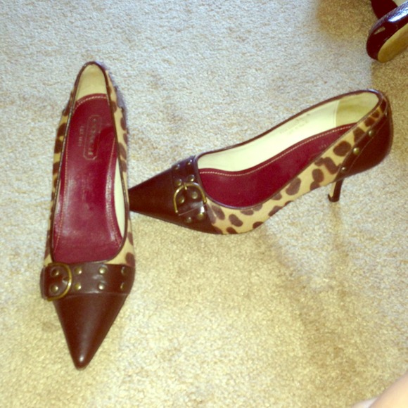 Coach Pumps