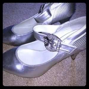 Brand new Micheal Antonio closed toe heels