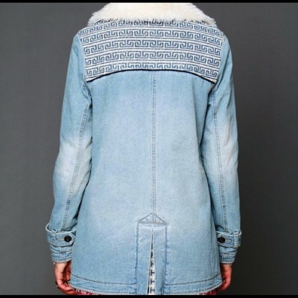 LOOKING FOR FREE PEOPLE JACKET - Picture 2 of 3