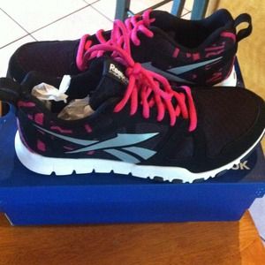 WOMENS REEBOK RUNNING SHOES SIZE 8